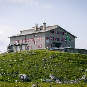 Ausstellung der Holzschnitzereien am Habsburghaus auf der Rax